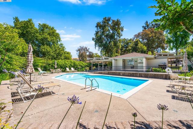 711 Glen Eagle Ct, Danville CA: https://media.crmls.org/mediaz/eb4f8ea6-85f0-46dd-8d06-f1244887913f.jpg