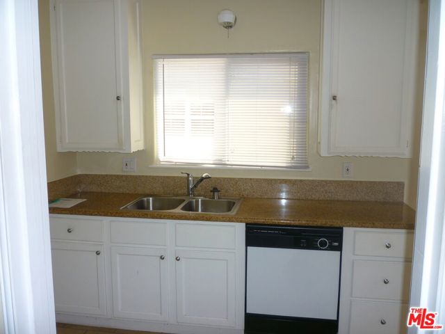 8456 Byrd Avenue, Inglewood CA: https://media.crmls.org/mediaz/eb4fe3dd-f05d-44cf-a4f9-70d7a64b0369.jpg
