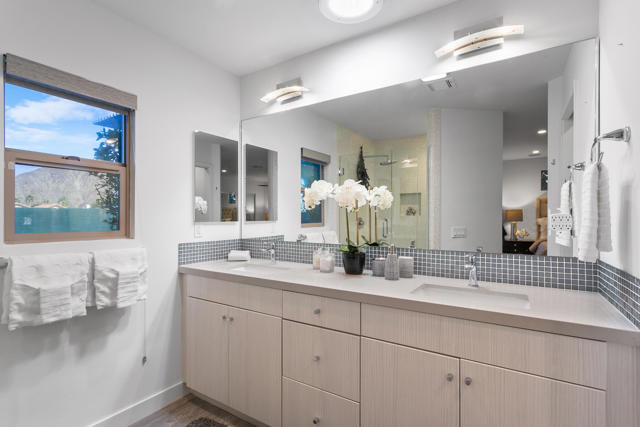 52540 Avenida Juarez, La Quinta CA: https://media.crmls.org/mediaz/eb509fcb-5d5a-4e61-8f1f-4cfc6465ea10.jpg