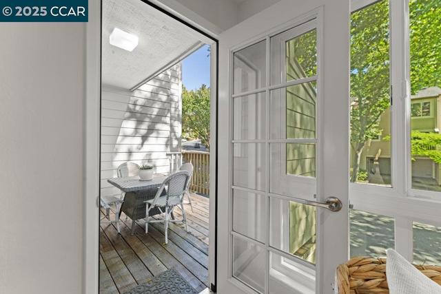 412 Woodminster, Moraga CA: https://media.crmls.org/mediaz/eb50d832-0cdb-4810-a847-72a714b3b29f.jpg