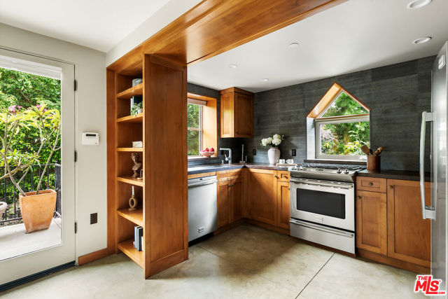 Details for 1960 Hillcrest Road, Los Angeles, CA 90068