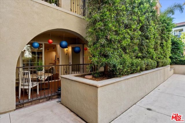 12975 Agustin Place, Playa Vista CA: https://media.crmls.org/mediaz/eb513a34-93dc-4a5b-9fcd-f8ca4b0d8684.jpg