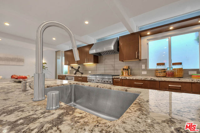 3804 Duray Place, Los Angeles CA: https://media.crmls.org/mediaz/eb51594a-b490-48bc-90ae-f8c044daad96.jpg