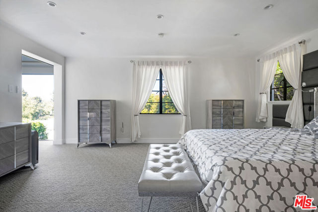 1323 Club View Drive, Los Angeles CA: https://media.crmls.org/mediaz/eb525e52-f3f6-4143-a0d6-f0bd5949efe0.jpg
