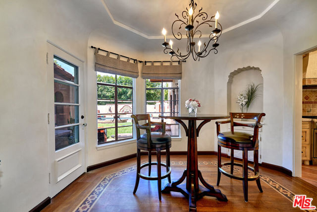 519 N ALTA Drive, Beverly Hills CA: https://media.crmls.org/mediaz/eb52a1e3-2ee2-45c7-bbdd-e12d984fc987.jpg
