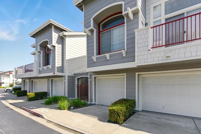 583 Shoal Circle,  CA: https://media.crmls.org/mediaz/eb530a8d-b990-4a28-baff-2e97649b9085.jpg
