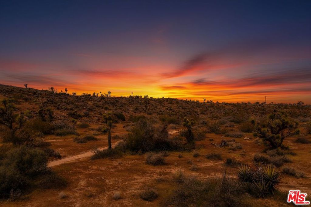 https://media.crmls.org/mediaz/eb5332ec-07d9-4240-a76b-10c2a7bd83bb.jpg?preset=X-Large