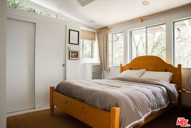 4078 Mandeville Canyon Rd. Road, Los Angeles CA: https://media.crmls.org/mediaz/eb534668-59dc-4196-a31a-b666db81c347.jpg