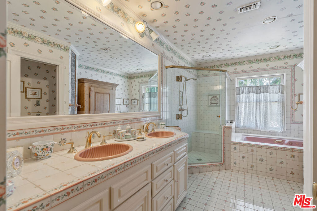 https://media.crmls.org/mediaz/eb53f1ef-6b10-4314-83b1-01d5363a30c2.jpg?preset=X-Large