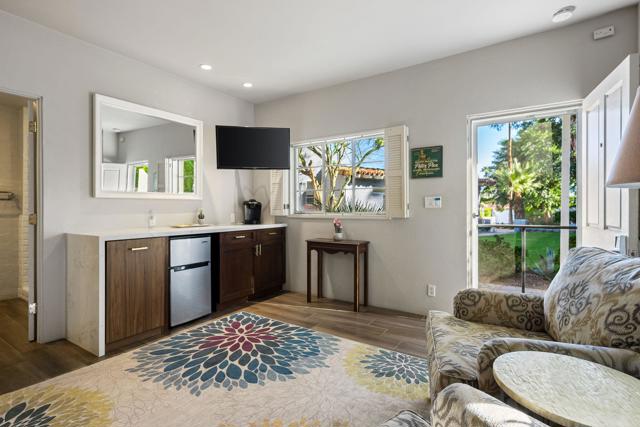 365 Camino Norte, Palm Springs CA: https://media.crmls.org/mediaz/eb54ba3a-2fb7-4034-869d-ce8e6d3f8226.jpg