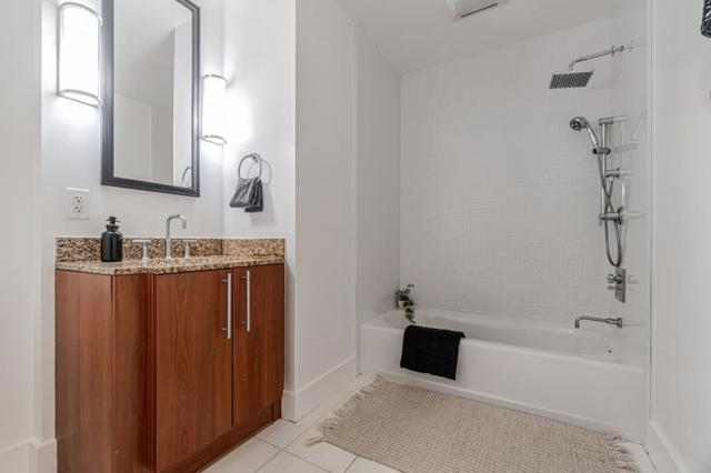 50 Lansing Street, San Francisco CA: https://media.crmls.org/mediaz/eb55b9c1-0df2-4bd2-8f4c-1c3a8dc82719.jpg