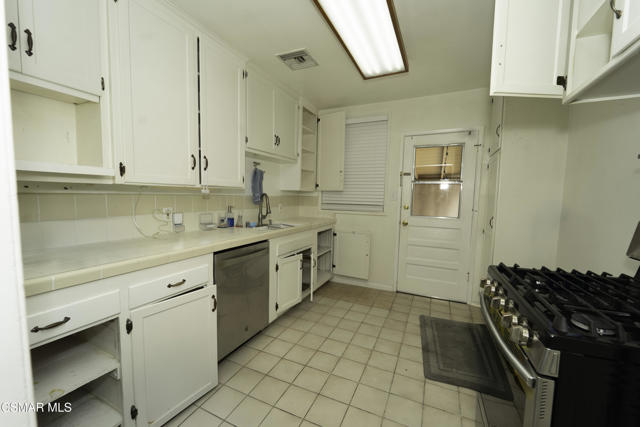 5834 Balcom Avenue, Encino CA: https://media.crmls.org/mediaz/eb55c6c7-956f-451e-9ee7-866735580fee.jpg