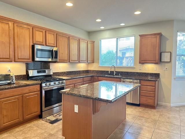 10526 Seahorn Drive, Stockton CA: https://media.crmls.org/mediaz/eb55f487-0c57-4c16-b4b8-ee05f20d7e24.jpg