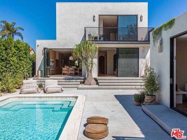 309 N Arden Boulevard, Los Angeles CA: https://media.crmls.org/mediaz/eb5625da-65ed-47c5-af2a-ebb8c060f63f.jpg