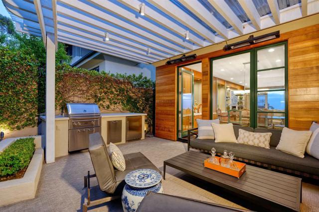 7127 Fay Avenue, La Jolla CA: https://media.crmls.org/mediaz/eb564a15-281e-4734-b63c-c0c1af9b9357.jpg