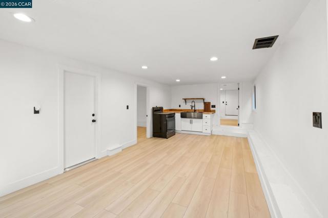 Image 20 of 30 For 1920 Linden St