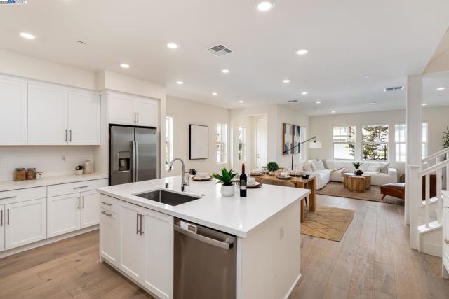 61109 Via Vicenza, San Ramon CA: https://media.crmls.org/mediaz/eb56df5a-02c0-4eb0-a6d5-e71193a60aa8.jpg