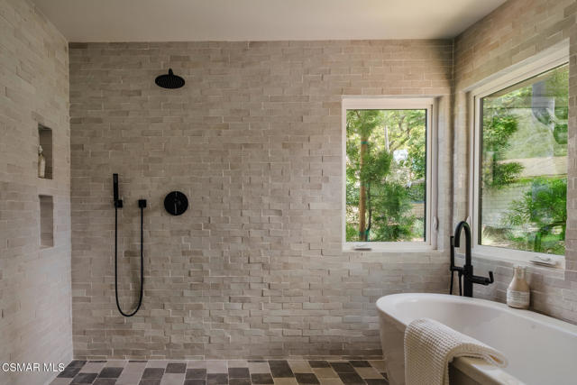 1207 Westridge Drive, Ventura CA: https://media.crmls.org/mediaz/eb56e1bb-356f-4c8c-9f50-1d11ee2ec83e.jpg