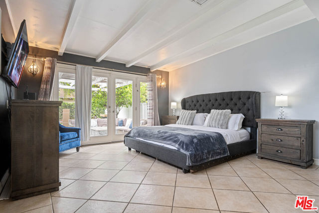 12423 Martha Street, Valley Village CA: https://media.crmls.org/mediaz/eb56f11a-42ea-43a0-99fa-f7804f06f40a.jpg