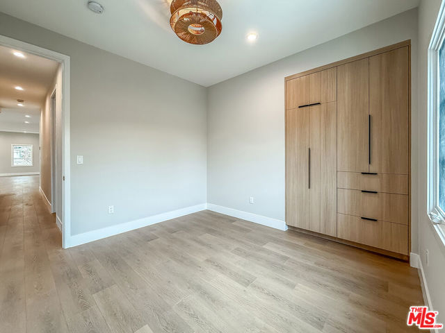 150 N Arnaz Drive, Beverly Hills CA: https://media.crmls.org/mediaz/eb577fb3-a1b4-44c8-ad81-dcf70b7b0345.jpg