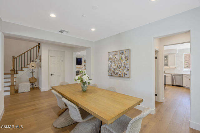 1615 Vista Oaks Way, Westlake Village CA: https://media.crmls.org/mediaz/eb5840f9-3faf-4790-b1af-60e873505878.jpg