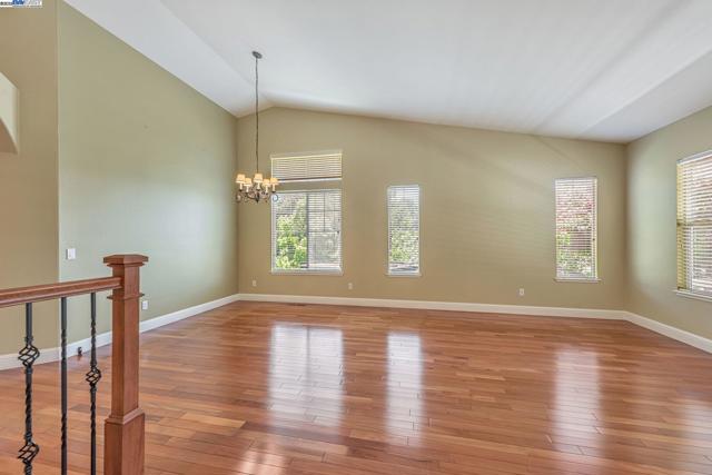 2578 Ridge Crest Ct., Castro Valley CA: https://media.crmls.org/mediaz/eb586543-d526-42c7-a2d2-280f1db3b9e8.jpg