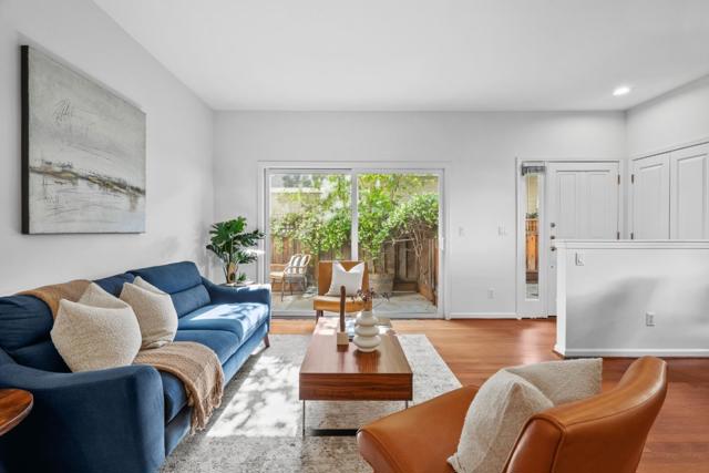 748 Cottage Court, Mountain View CA: https://media.crmls.org/mediaz/eb58db42-aeb8-4340-b199-3c237a24543a.jpg