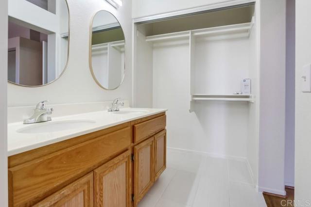 4620 Los Alamos Way, Oceanside CA: https://media.crmls.org/mediaz/eb593a63-2d29-4a08-9dcb-40be61f85955.jpg
