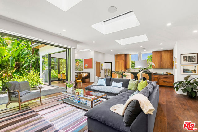 8547 Appian Way, Los Angeles CA: https://media.crmls.org/mediaz/eb5a25f4-f3ce-4e24-ab52-0551788632dd.jpg