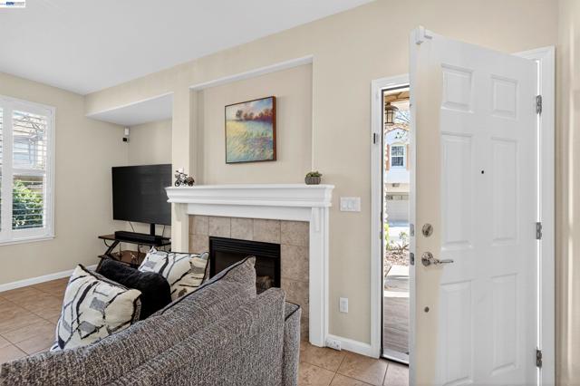86 S Cortadillo St, Mountain House CA: https://media.crmls.org/mediaz/eb5a2b89-1adc-43ae-abc7-60e9e3417c6d.jpg