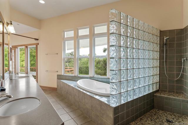 6132 Rainbow Heights Rd, Fallbrook CA: https://media.crmls.org/mediaz/eb5a96fe-1a54-4003-ae11-aa7fbbcdb73f.jpg