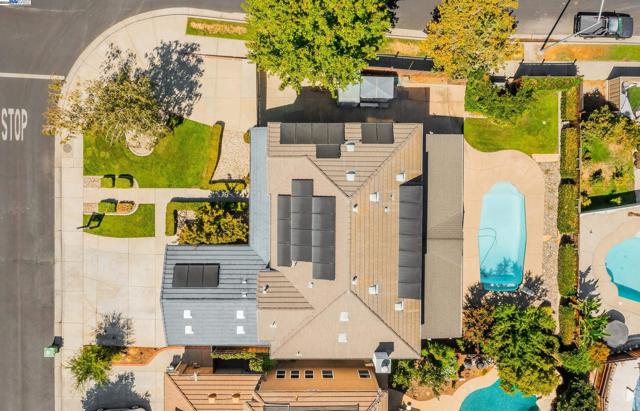 261 Kelley Mist Ct, Tracy CA: https://media.crmls.org/mediaz/eb5ab118-030e-40f9-bb6f-96f71f6d0ce1.jpg