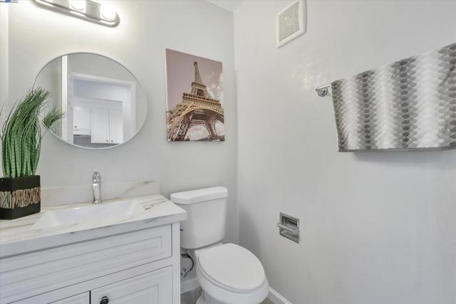 1896 San Vincente Dr, Concord CA: https://media.crmls.org/mediaz/eb5ac9ce-dde9-47b1-a2e9-313d00a6608d.jpg