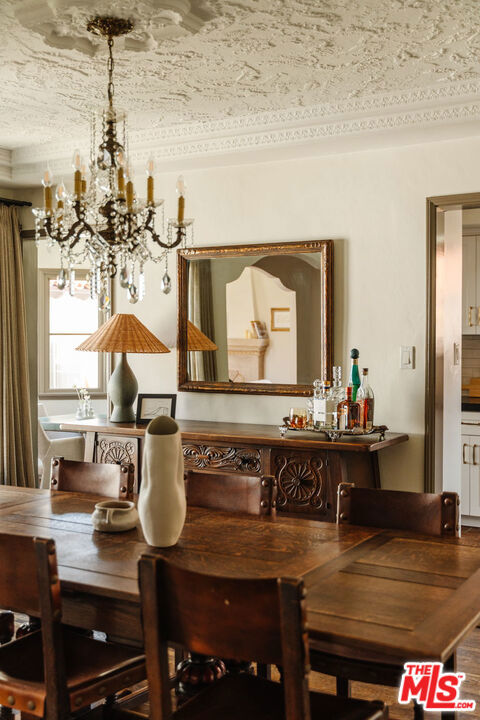 3975 Sutro Avenue, Los Angeles CA: https://media.crmls.org/mediaz/eb5ae7f0-1bf0-480f-a432-e75d8f7f3f06.jpg