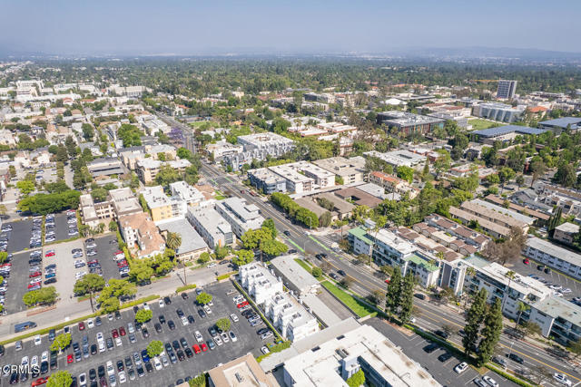 999 Cordova Street, Pasadena CA: https://media.crmls.org/mediaz/eb5af628-04cd-4e5a-b14b-09368c879025.jpg