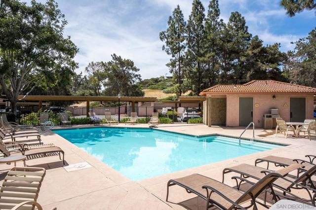 12015 Alta Carmel Ct, San Diego CA: https://media.crmls.org/mediaz/eb5b39b8-eab6-4fa6-a8a0-e481101883cd.jpg