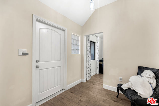5341 Mecca Avenue, Tarzana CA: https://media.crmls.org/mediaz/eb5b76ad-1d80-4e4f-9a5d-61b9ff2969b0.jpg