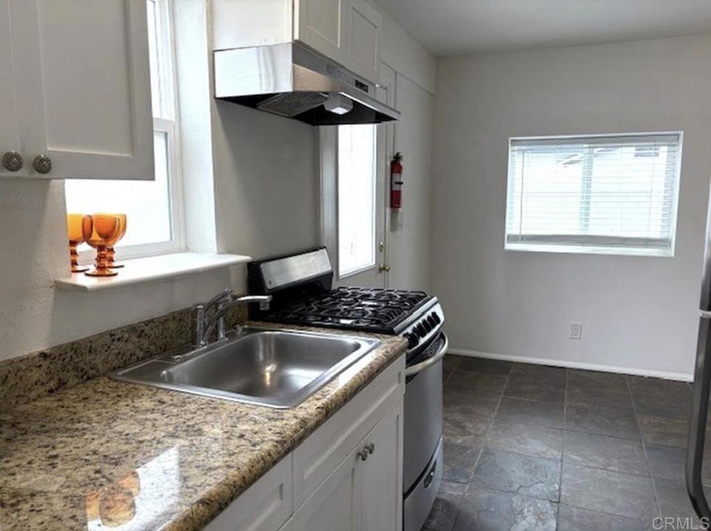 705 Ditmar - photo 7