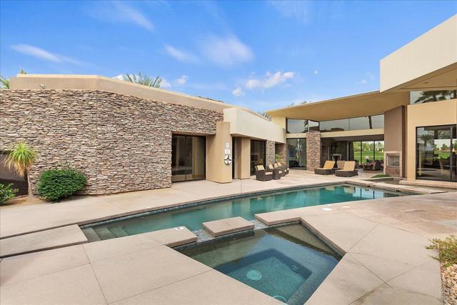 72 Royal Saint Georges Way, Rancho Mirage CA: https://media.crmls.org/mediaz/eb5d3c53-fdfe-4100-adbd-7c10301a119f.jpg