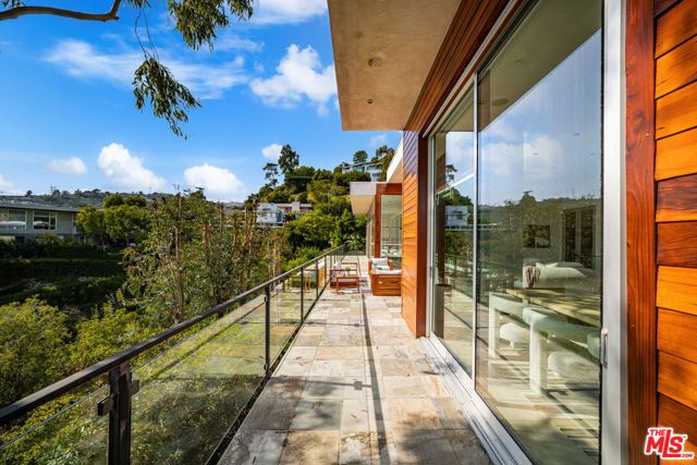 933 Bluegrass Lane, Los Angeles CA: https://media.crmls.org/mediaz/eb5df87f-804e-4dab-be45-ec838716ef3f.jpg