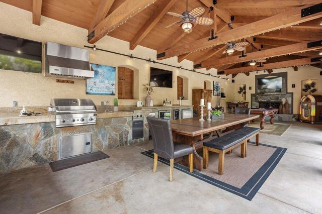 648 California Oak Drive, Vista CA: https://media.crmls.org/mediaz/eb5e3b55-633a-4c0b-a14f-efdb4be2a1e8.jpg