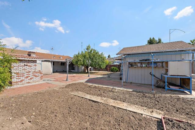 6137 Oak Forest Way, San Jose CA: https://media.crmls.org/mediaz/eb5e9a91-1264-4e09-b5f9-a3dce0b19fb9.jpg