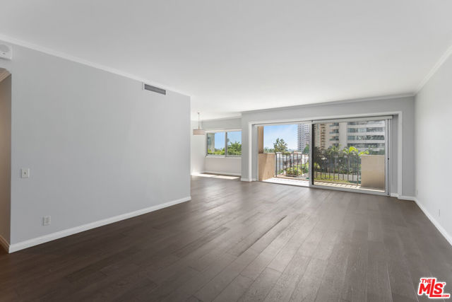 10450 Wilshire Boulevard, Los Angeles CA: https://media.crmls.org/mediaz/eb5ebad7-dd89-48e9-b75d-f2a478205ec3.jpg