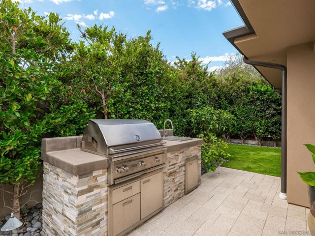 1879 Tahiti Drive, Costa Mesa CA: https://media.crmls.org/mediaz/eb5ebd51-4563-46cc-b377-1fed17f11213.jpg