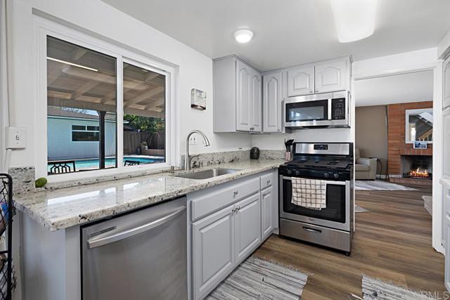 Detail Gallery Image 9 of 43 For 5676 Chateau Dr, San Diego,  CA 92117 - 7 Beds | 3/2 Baths