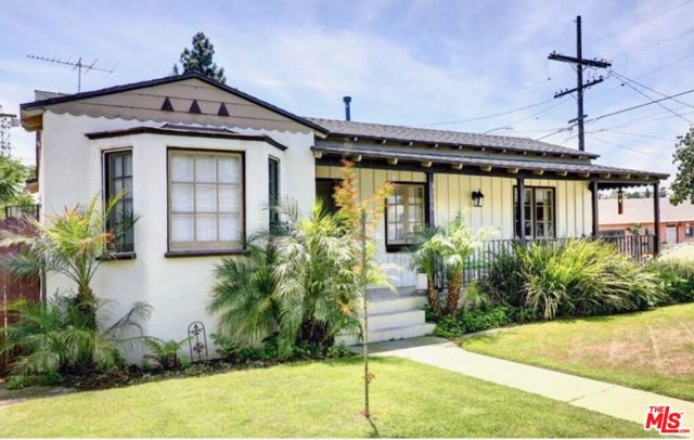3022 Silver Lake Boulevard, Los Angeles CA: https://media.crmls.org/mediaz/eb5f75f1-c2f7-46fe-a452-7dd41620c5cb.jpg