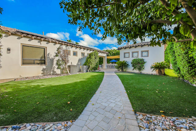 81107 Carefree Drive, Indio CA: https://media.crmls.org/mediaz/eb5fe637-580b-4c01-bd1a-152b630dc78d.jpg