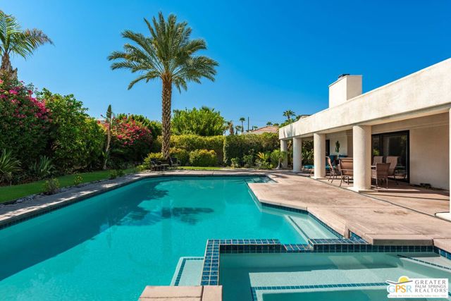 40840 Centennial Circle, Palm Desert CA: https://media.crmls.org/mediaz/eb601ccd-1a6e-4191-8706-4d2aa03ae3e0.jpg