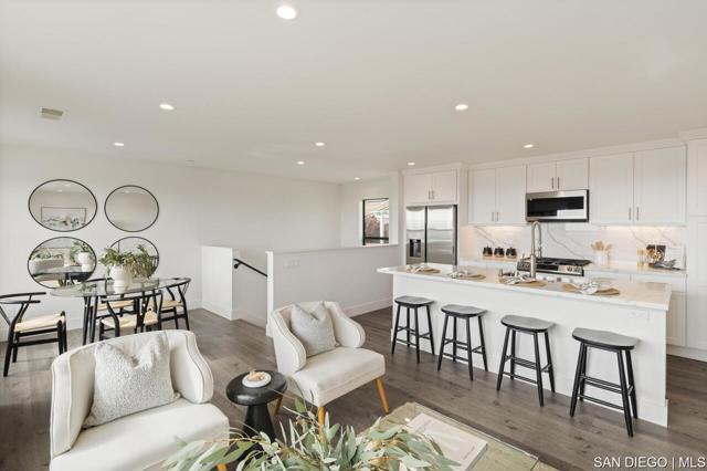 1170 Chinquapin AVE, Carlsbad CA: https://media.crmls.org/mediaz/eb60613d-9751-4b1d-bbe6-3973e410a4be.jpg