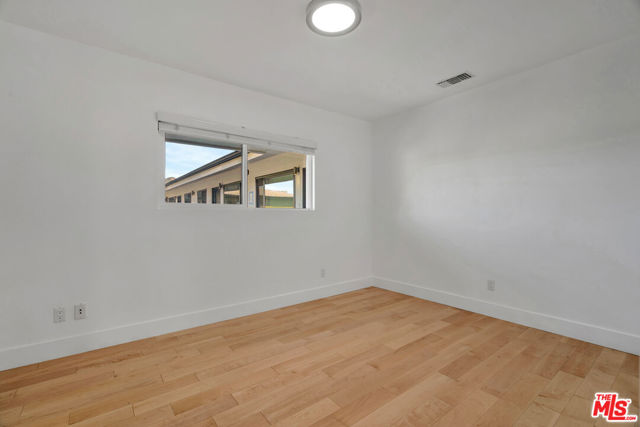 119 Paloma Avenue, Venice CA: https://media.crmls.org/mediaz/eb6073ce-4509-41bd-9746-18591c983334.jpg